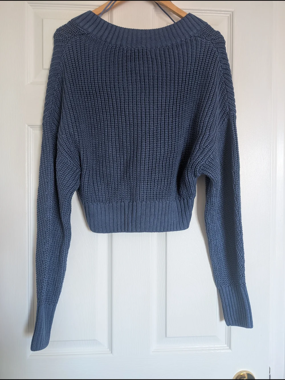 Banana Republic Slate Blue V-Neck Cropped Knit Sweater - Picture 4 of 5